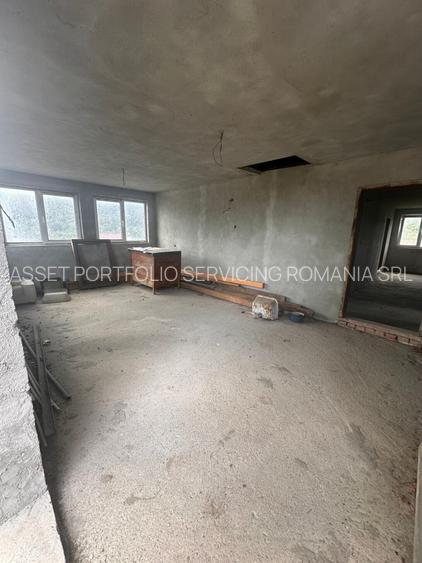 CASA/SPATIU COMERCIAL - GENUNENI - 11