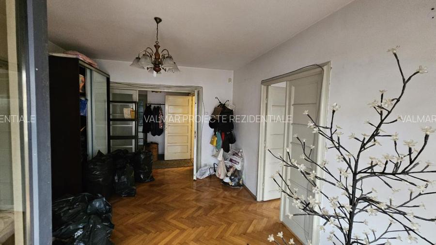 VANZARE VILA INTERBELICA CASIN / DOMENII - 11