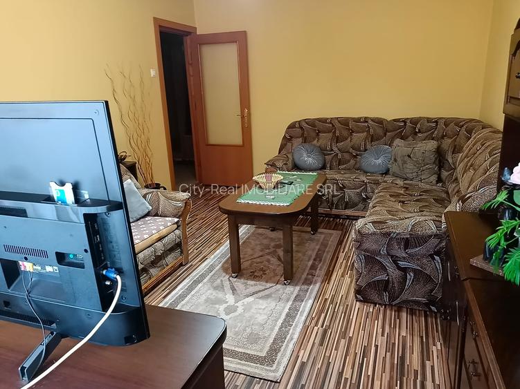 3 camere decomandate , centrala pe gaze, mobilat ,zona Dacia , pozitie excelenta - 2