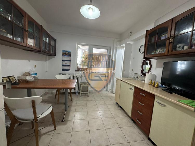 3 Camere, Capitol Bd Mamaia 81mp, 3 balcoane, etaj 4/4, centrala gaz, 2 bai, A/C - 10