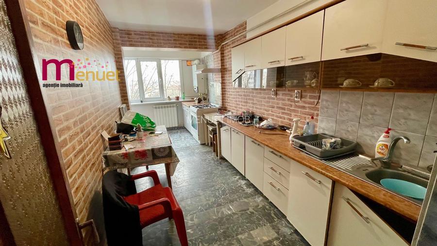 Apartament 3 camere,str.Spitalului - 13