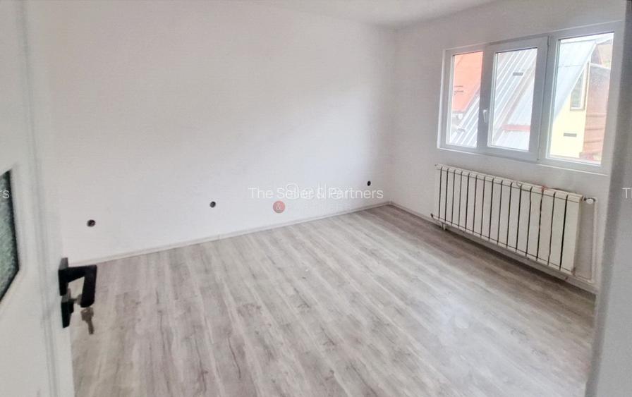 Aproape De Castelul Cantacuzino - 2