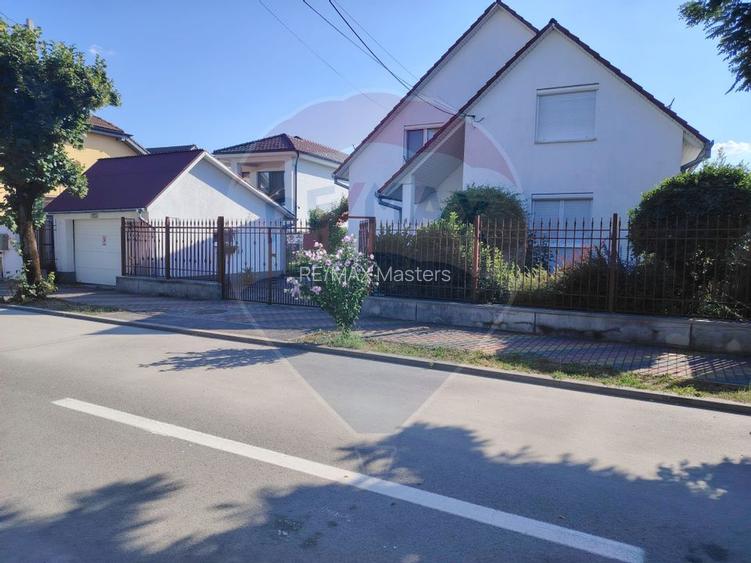 Casă / Vilă cu 8 camere de vânzare în zona Central - 43