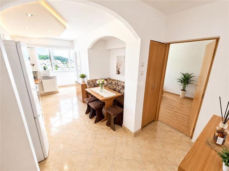 Apartament decomandat, mobilat si utilat,  57 mp Astra-  Carpatilor - 4