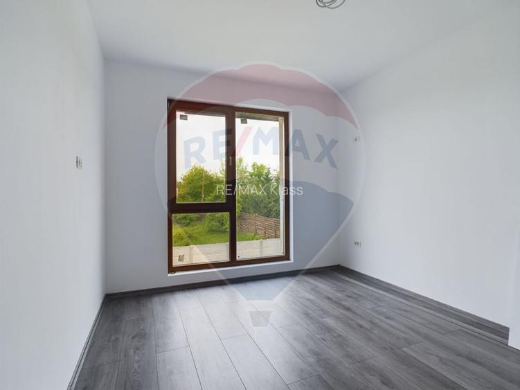 Casa de vanzare + teren 1000 mp - 16