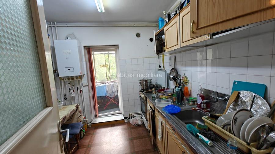 Apartament 2 camere, decomandat, etaj intermediar, Godeanu - 4