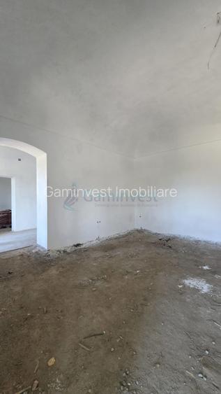 Conac de vanzare in Bihor, restaurat, la 40 km de Oradea, Romania - 10