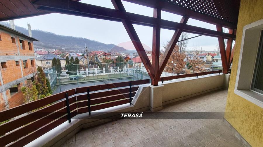 Casă / Vilă de lux cu 2 garaje, 10 camere de vânzare în BAIA MARE - 32