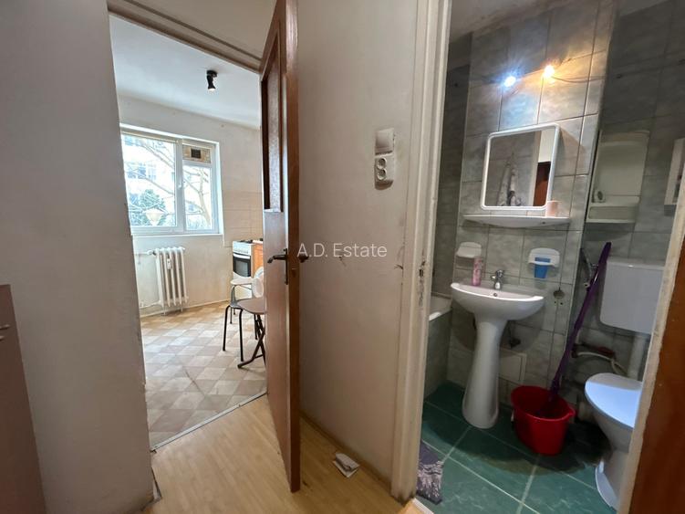 Garsoniera Titan Etaj 1 Bloc 1974 Reabilitat 7 Min Metrou - 6