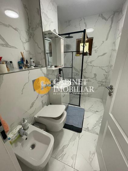 Central - Tg Cucu bloc tip Vila - 2 camere Decomandat RENOVAT 55mp - 4