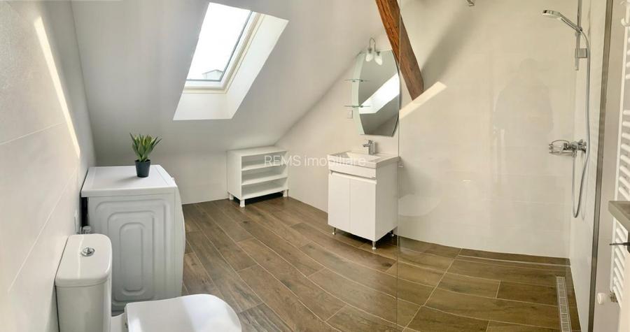 Casa de vanzare, formata din 2 apartamente, P-ta Abator - 7