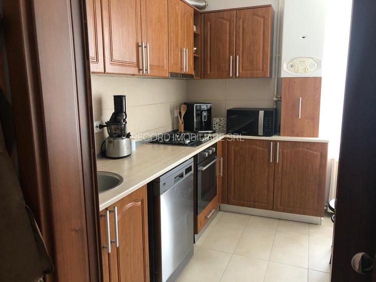 Apartament 3 camere, etaj 2, balcon, parcare Floresti zona Stadion - 2