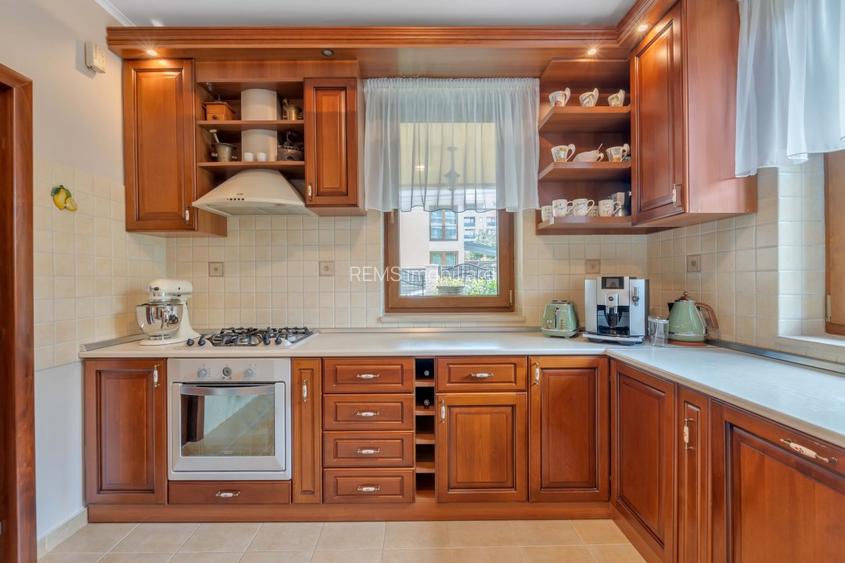 Vila superba, in stil mediteranean, strada privata - 17