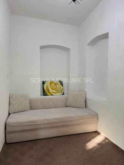 Apartament la casa, cu 3 camere, semidecomandat, zona centrala, str. Sitei - 18