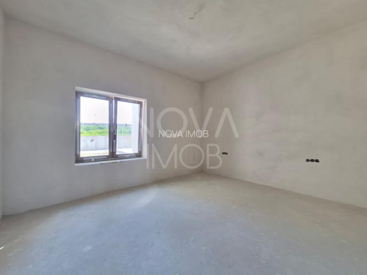 Casa generoasa cu 5 camere, 2 bai, dressing si parcare – Sura Mica - 12