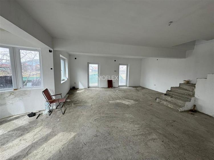 Casa spatioasa cu etaj si curte în Ghimbav - 10