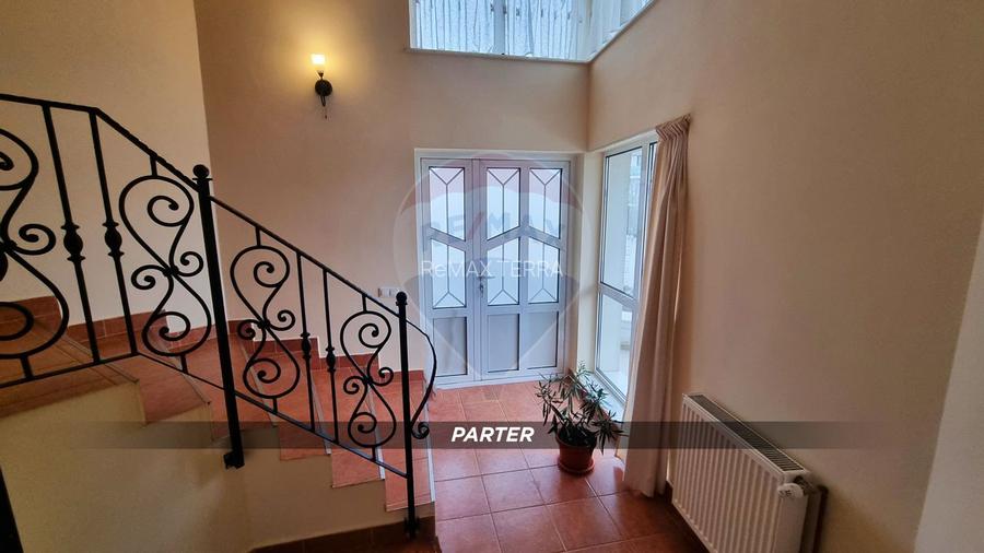 Casă / Vilă de lux cu 2 garaje, 10 camere de vânzare în BAIA MARE - 37