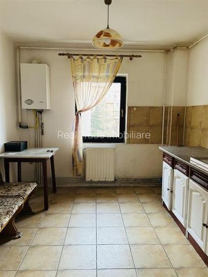 Apartament 2 camere decomandat etaj intermediar Centrul Civic - 2