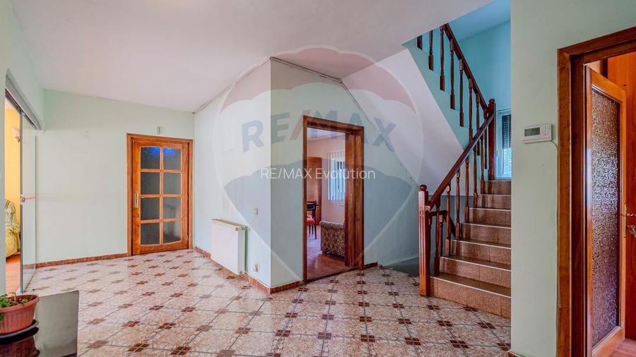 Vila rezidential/  gradina de vis/sera/ panouri/ Sanpetru! - 8