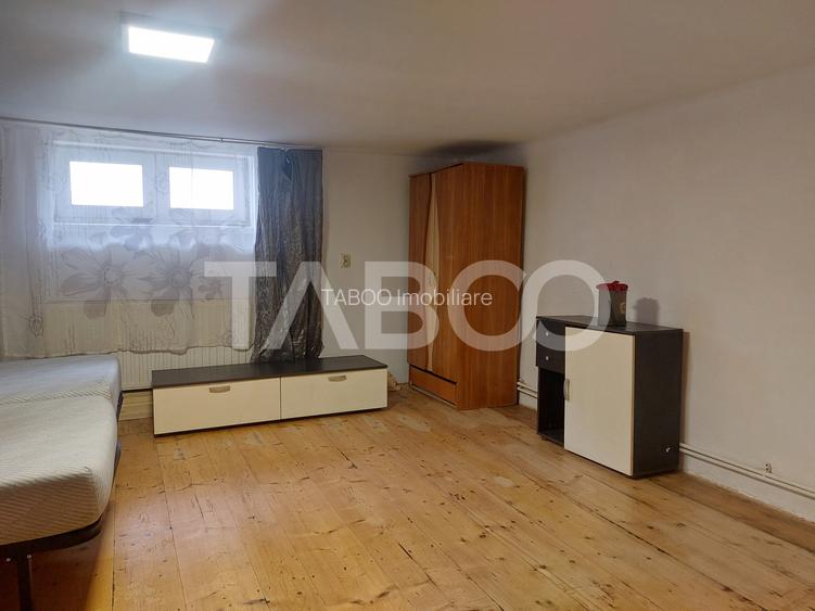 Casa mica 3 dormitoare curte mica 60 mp zona Lupeni Sibiu - 5