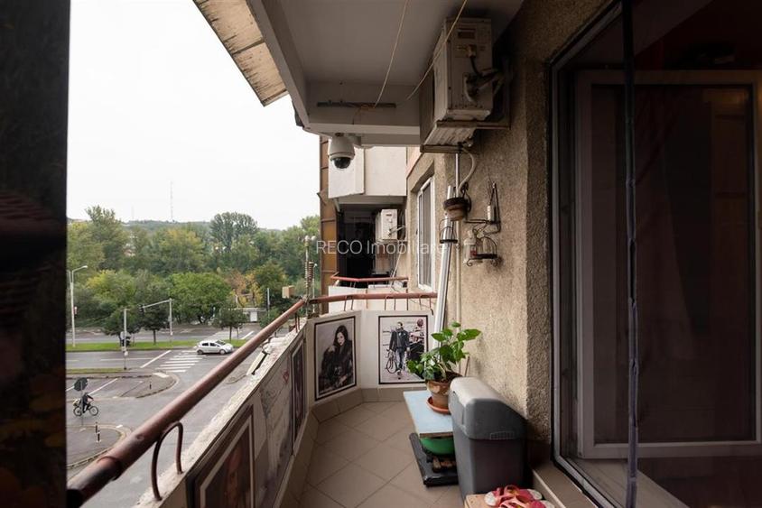 RECO Apartament 4 camere, decomandat, Bloc cu lift, Etajul 3, sub 1300 euro mp - 21