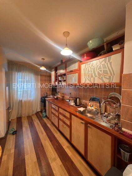Apartament 4 camere de vanzare, in zona Faleza Nord - 2