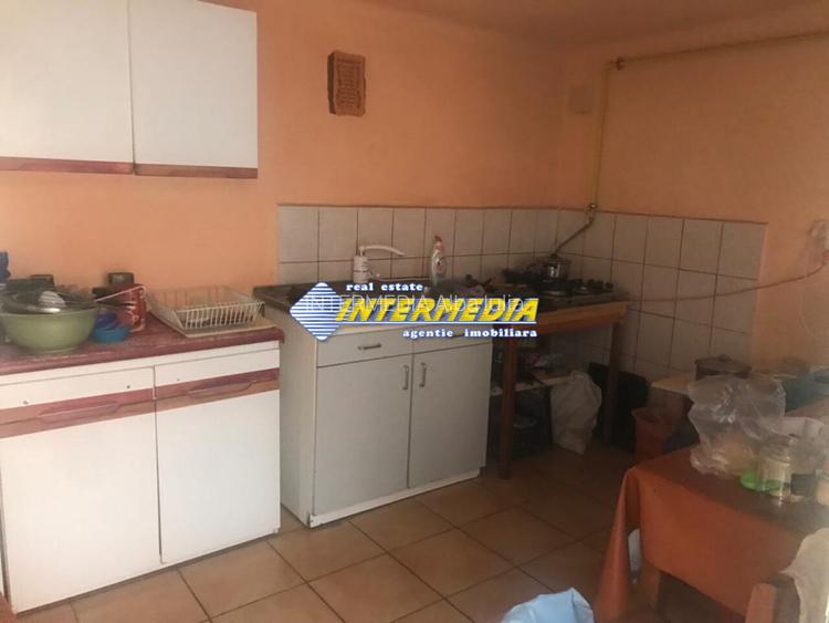 Casa de vanzare cu 3 camere in Alba Iulia zona Centru - 2