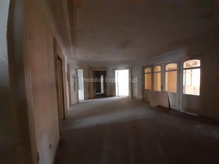 Casa in stil brancovenesc si teren 1750 mp in zona Piata Romana - 4