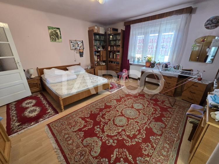 Casa individuala de vanzare teren 972 mp 2 garaje zona Sub Arini Sibiu - 5