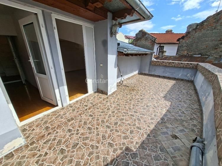 Piata Unirii, Calea Calarasilor, Hala Traian, PROPRIETAR, vand casa P+M, 4 cam. - 12