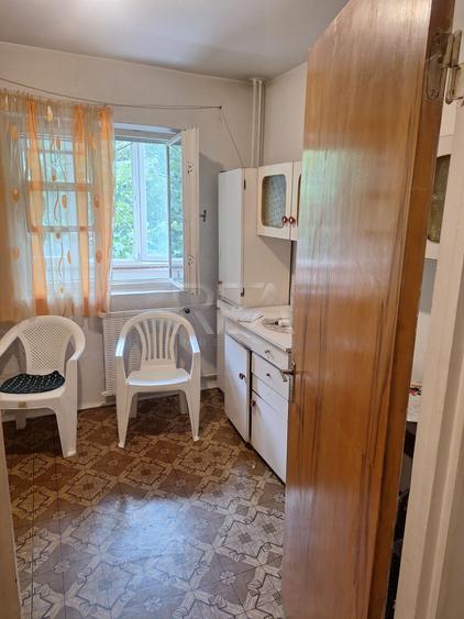 2 camere Aviației decomandat, et. 1, an 1984, metrou, 53 mp