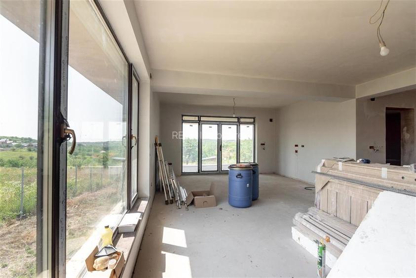 Casa cu living+3 camere cu panorama si teren mare pe Sofiei - 14