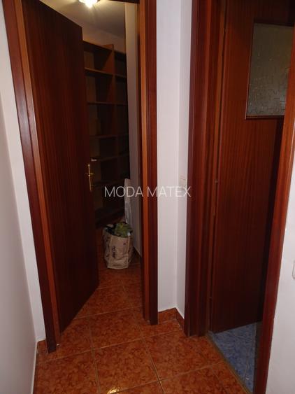 Bloc tip Boutique, constr.2000, cu 2 intrari si parcare subterana - 10