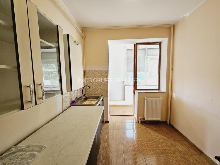 Tiglina 1, Bloc stradal, 3 camere Etajul 3, Balcon Generos - 8