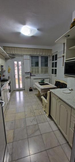 Coiciu, o vila construita pe cadre de beton, bine compartimentata.