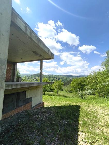 BREAZA – OCINA DE SUS – VILA EXCLUSIVISTA – 343 mp – 5000 mp TEREN – 195.000 EUR - 5