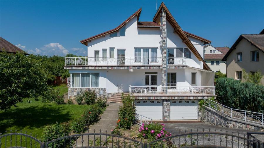 Vila zona Coresi | 1170 mp teren | 6 camere | De vanzare