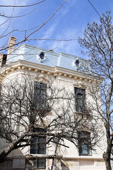 O BIJUTERIE ARHITECTURALA IN CENTRUL BUCURESTIULUI - 3