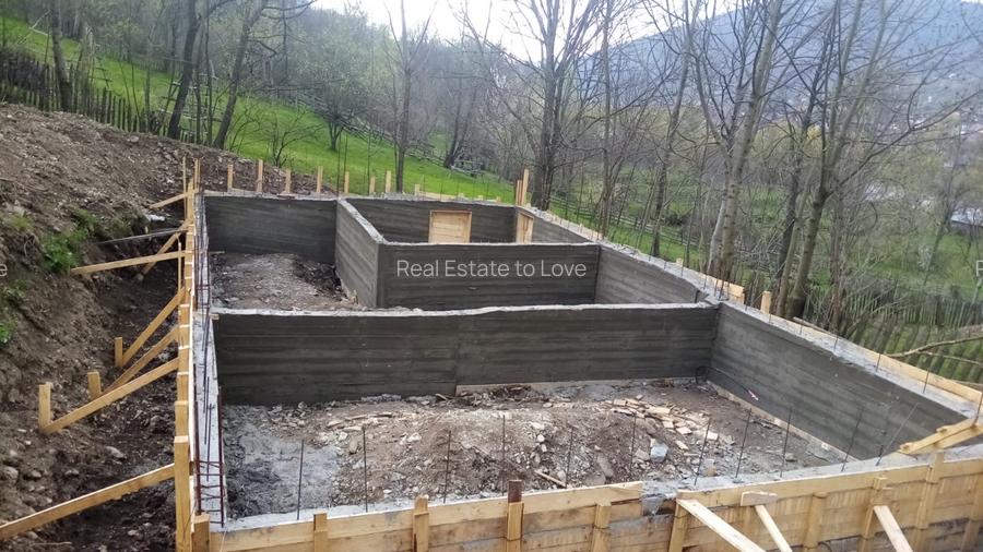 Teren in sat, cu fundație casa P+1, vedere largă, lângă rău - 3