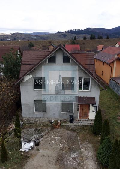 Casa/Villa , 5 camere, singur în curte, 960 mp teren- zona Tarlungeni - 3