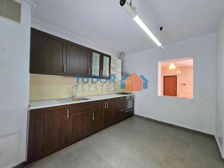 Elegant Multi-Level Home with 4 Bedrooms and Expansive Terraces in Green Lake - 5