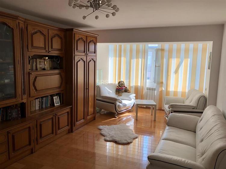 Apartament 3 camere, zona Centrala , etaj 4, renovat si mobilat - 2