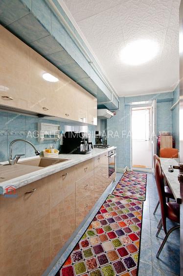 Apartament spatios, renovat, 4 camere, decomandat, etaj 4, Micro 39 - 5