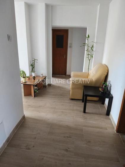 Apartament de 3 camere de vanzare in Calea Calarasilor - 2