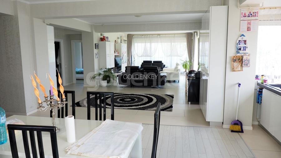 Apartament cu vedere spectaculoasa spre mare si lac - 3