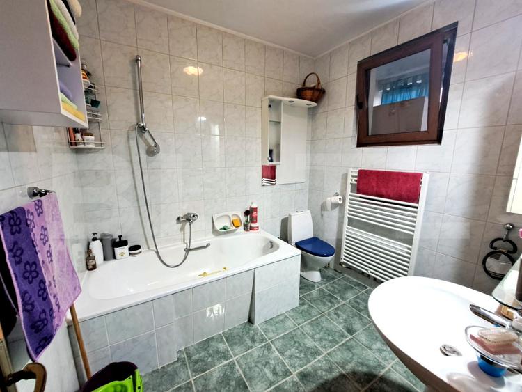 Casă spațioasă P+E+M de vânzare – Hărman | 5 camere | Curte 500 mp