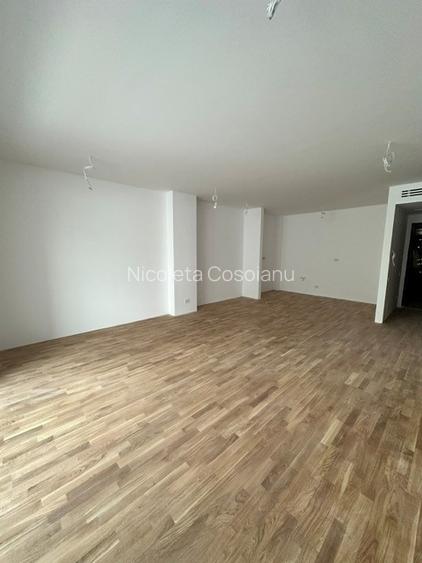 PROPIETAR apartament spatios 2 camere cu vedere deschisa catre piscina si Padure - 11
