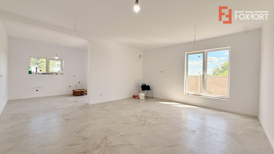 Duplex de vanzare, 3 camere + 2 bai - 96 mp - Mosnita Noua