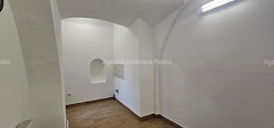 Inchiriez spatiu comercial cu alimentatie publica,26m,parter,Piata Mare,in curte - 10