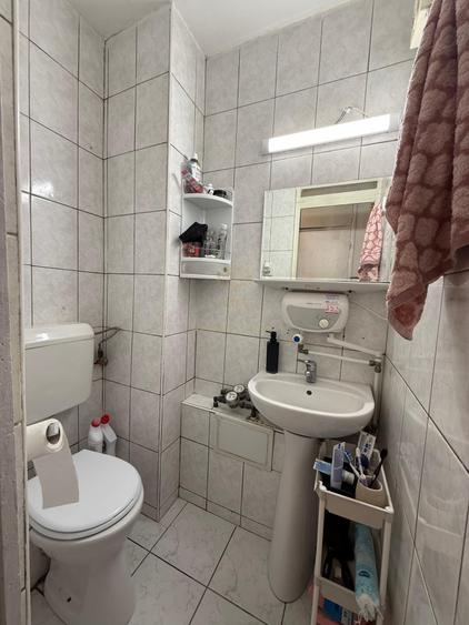 3 Camere Et.1/4 An constructie 1984 Zona Apusului - Metrou Gorjului